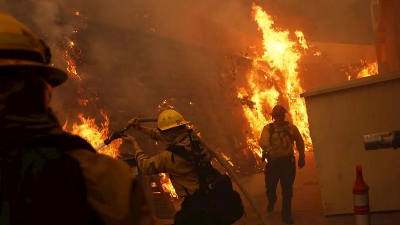 Incendi a Los Angeles: Decine di migliaia di persone evacuati