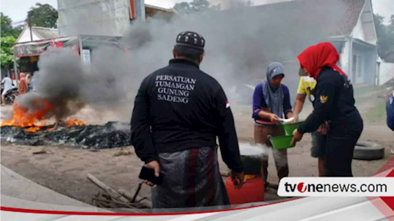 Blokir Jalan di Jember Tuntut Kelas Jalan Dinaikkan