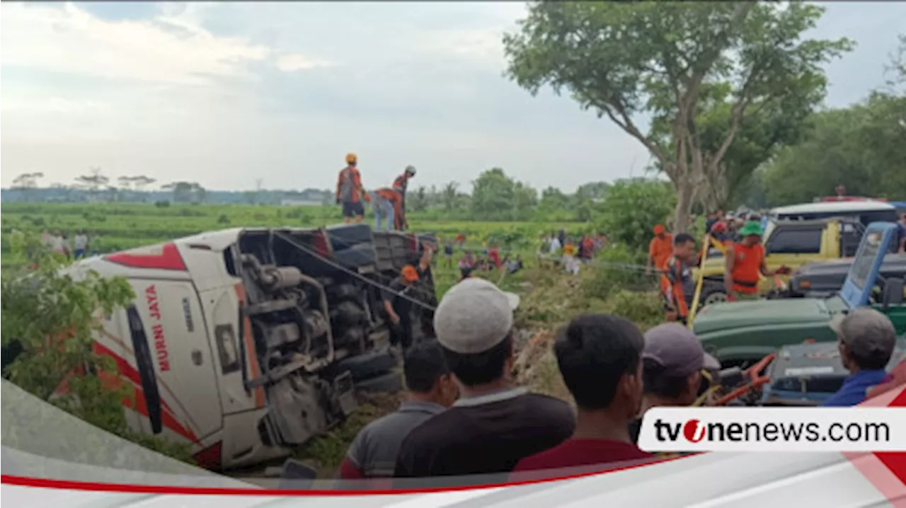 Bus PO Murni Jaya Terguling di Kulon Progo