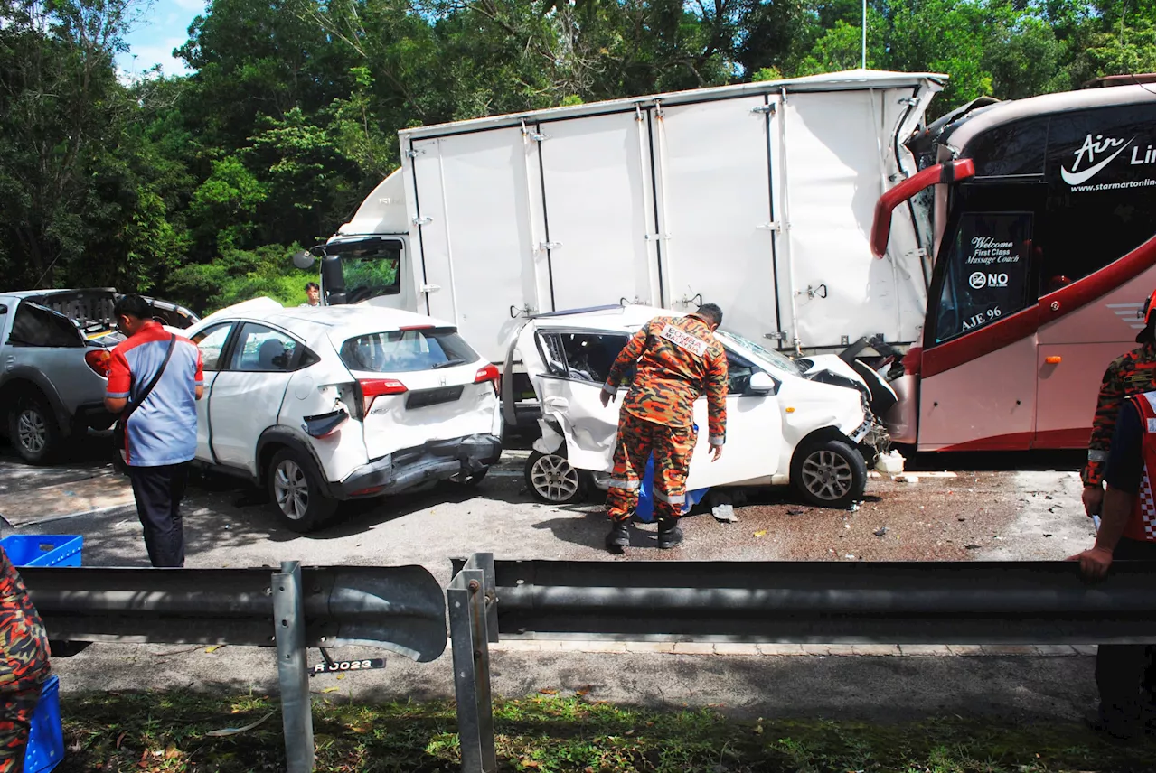 Express Bus Driver Seriously Injured in Eight-Vehicle Crash in Melaka