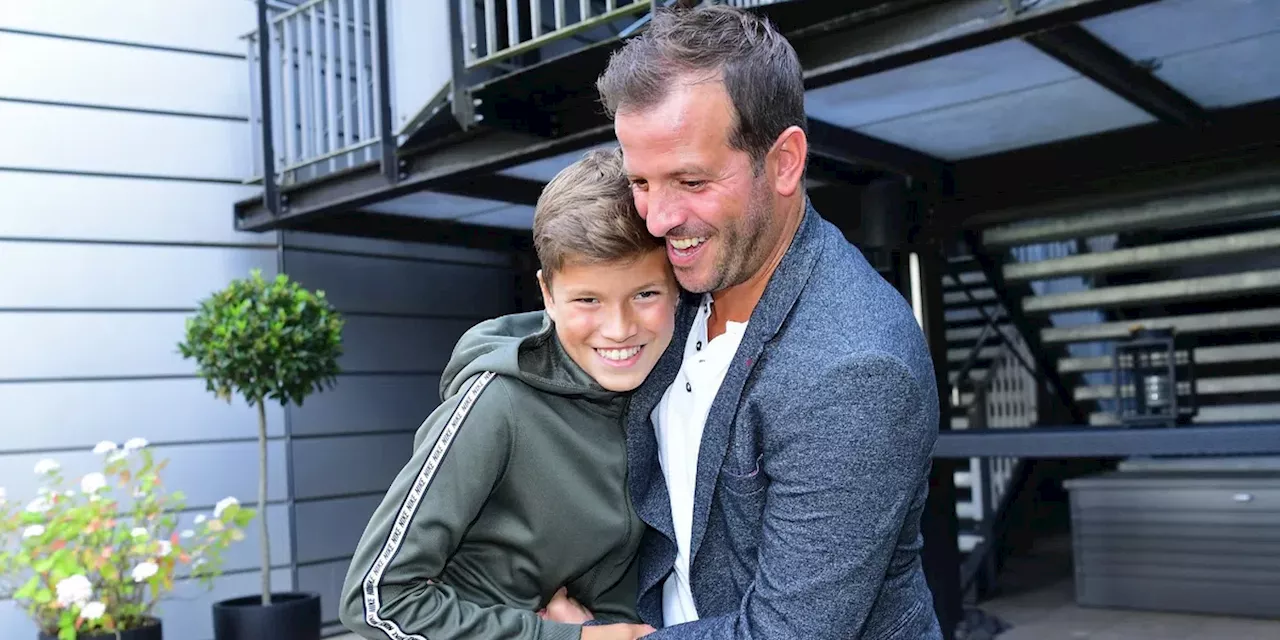 Ajax verlengt contract van Van der Vaart junior