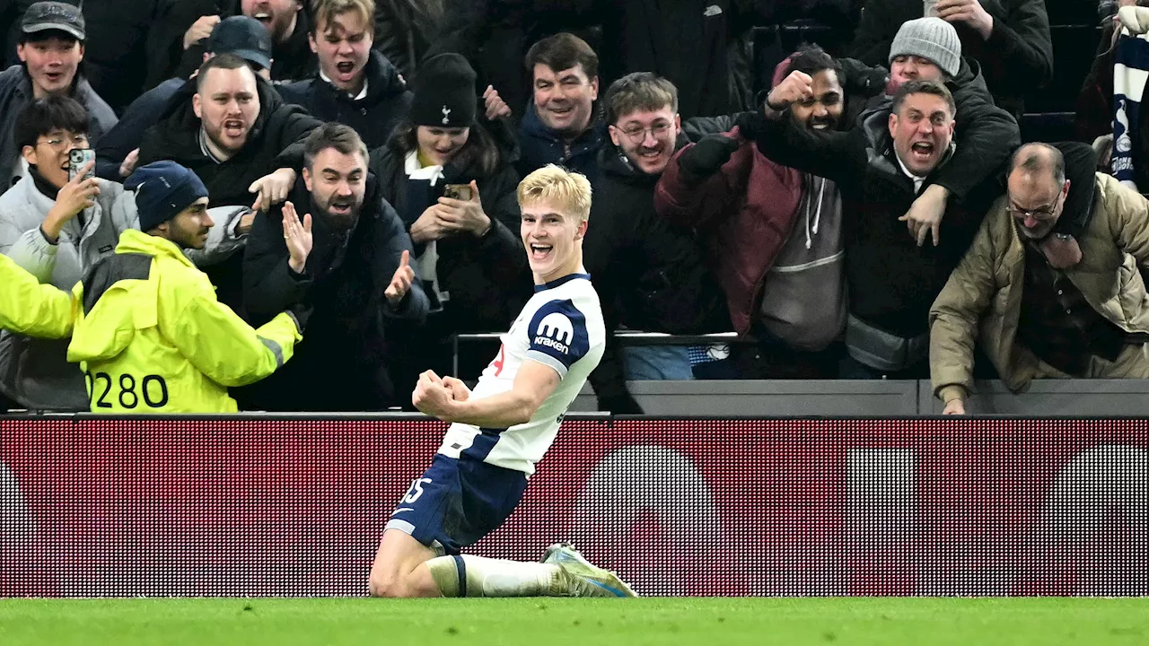 Liverpool verliest eerste halve finale van EFL Cup: Arne Slot woest na goal Tottenham Hotspur