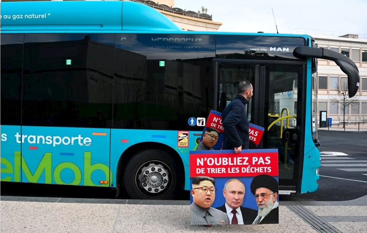 Robert Ménard Retire Ses Affiches Controversées de Tri des Déchets