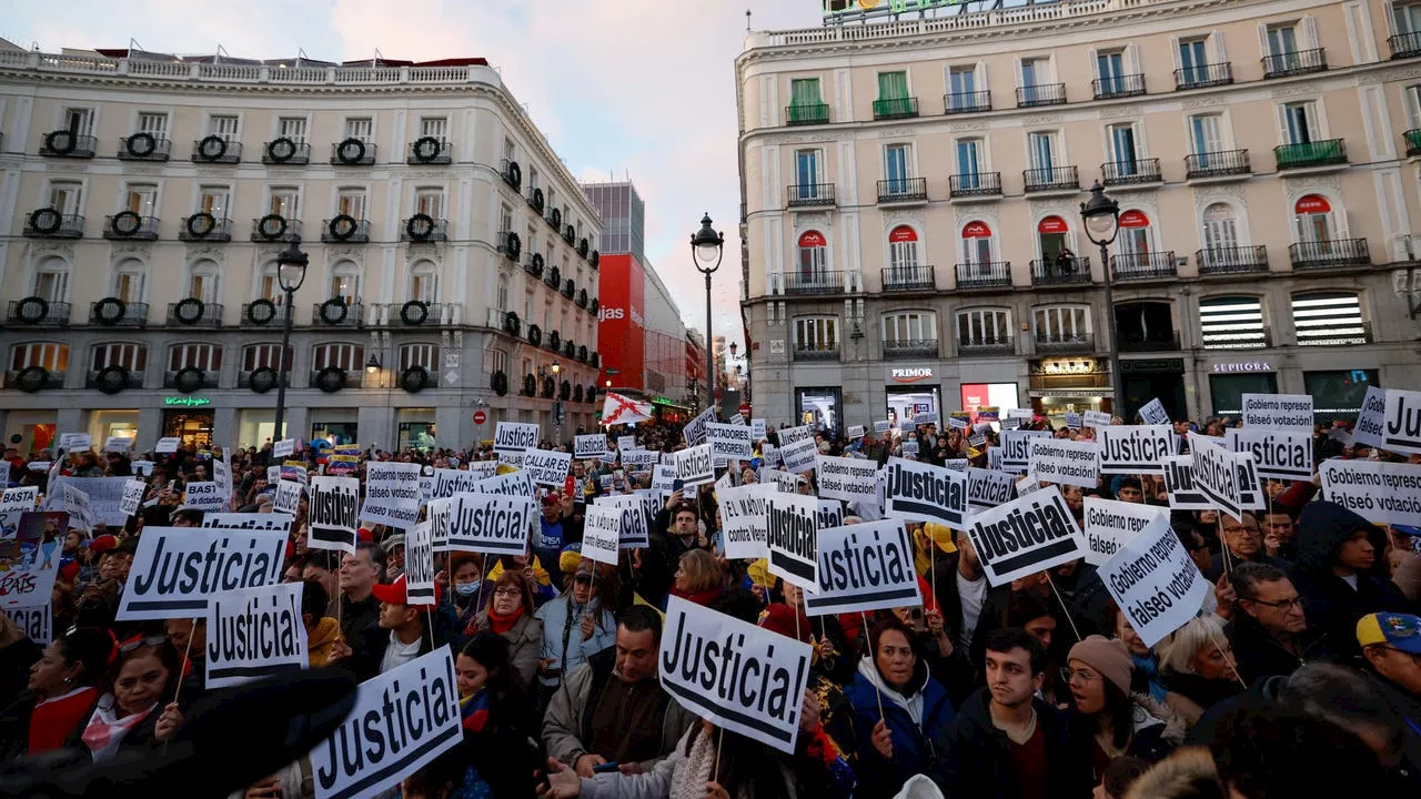 Cientos de personas se congregan en la Puerta del Sol en apoyo a la oposición venezolana