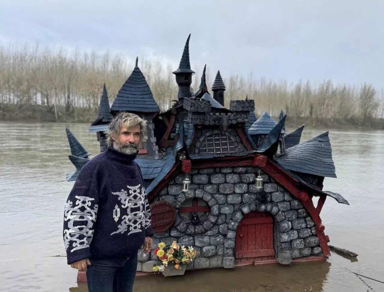 Robinson Crusoé à Marmande : l'histoire insolite de David qui traverse la Garonne en radeau