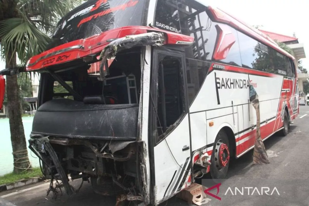 Siswa dan Guru SMK TI Bali Global Badung Selamat dari Kecelakaan Bus di Kota Batu