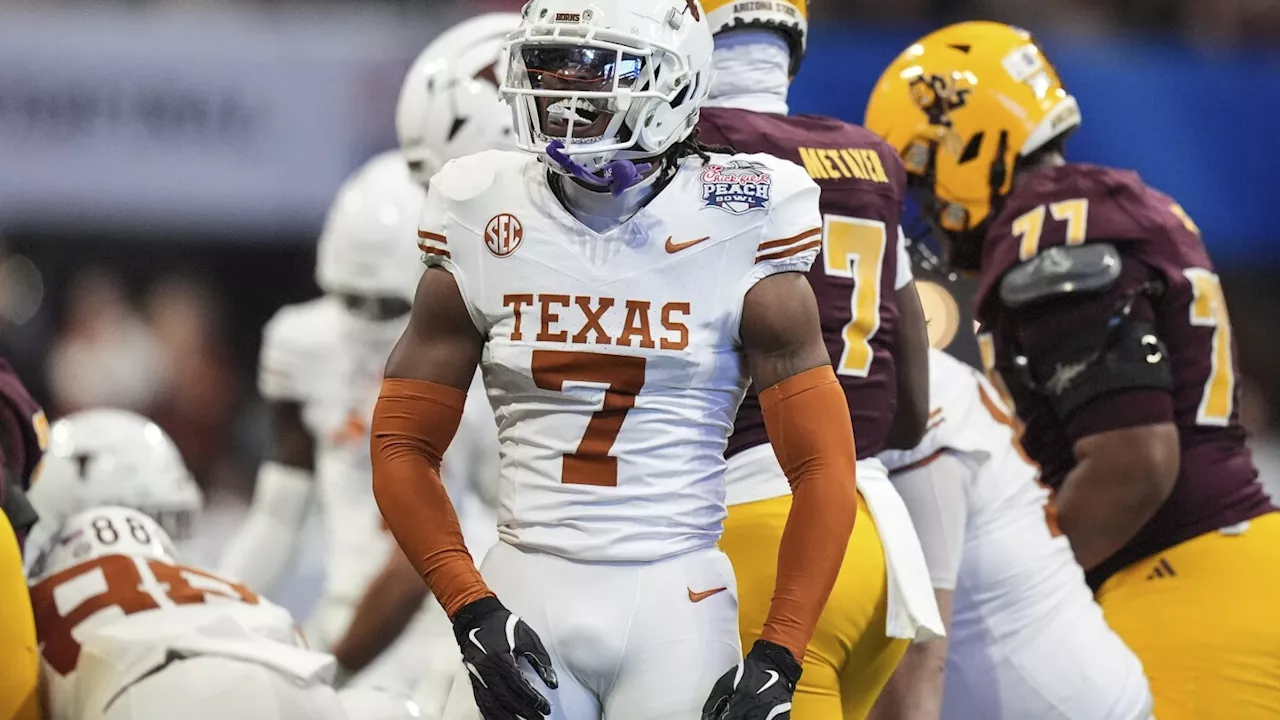 Texas and Ohio State arrive for CFP semifinal at Cotton Bowl ahead of a winter storm