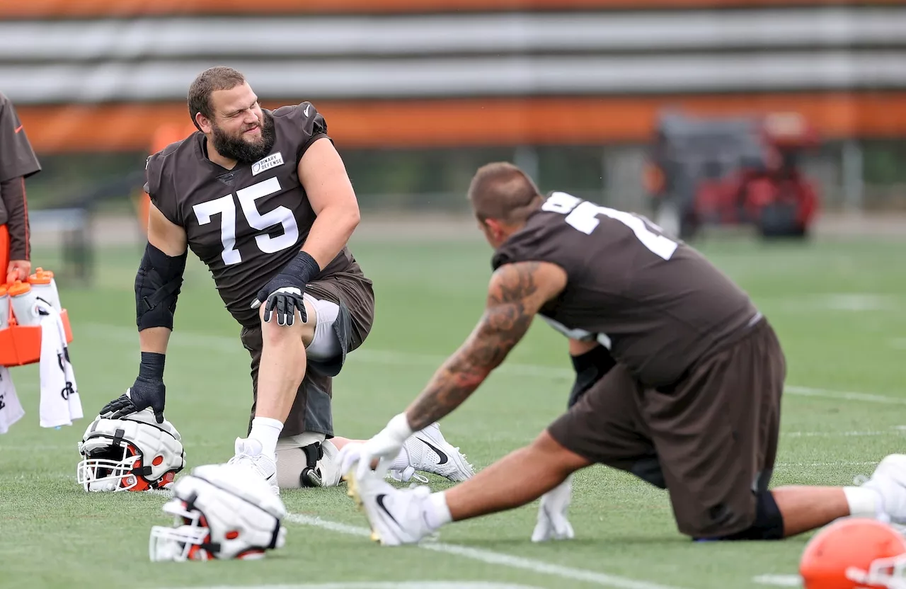 What went wrong on the Browns' offensive line this year, and what new position coach Mike Bloomgren might bri