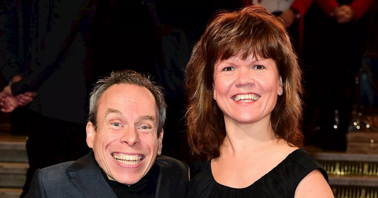 Warwick Davis 'sues hospital for medical negligence' after tragic death of wife