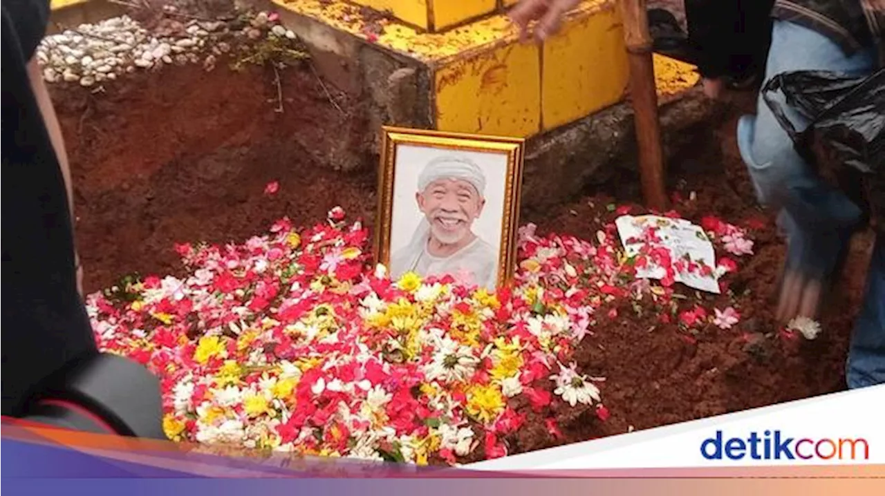 Eman 4 Sekawan Menangis Pilu Saat Pemakaman Qomar