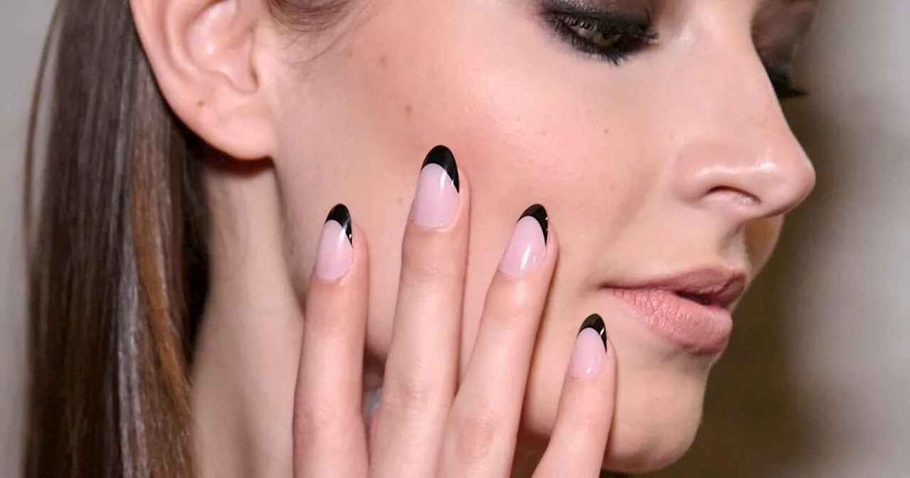 Torna la manicure ovale: ecco come sfoggiarala