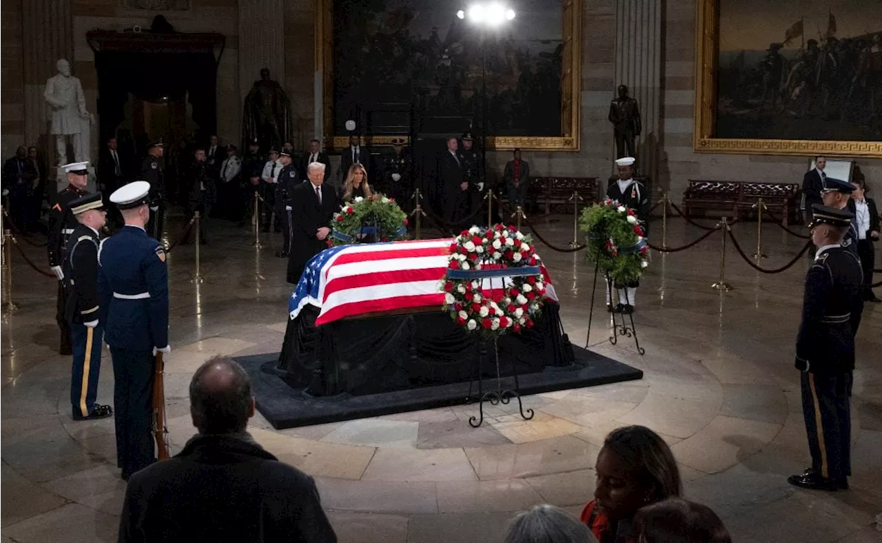 Trump rinde homenaje ante el féretro de Jimmy Carter en el Capitolio; días antes criticó al expresidente por el Canal de Panamá