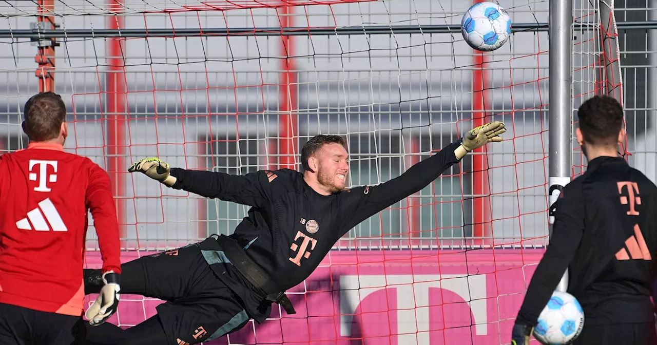 Bayern-Torwart von Notarzt mit Blaulicht und Sirene am Trainingsgelände abgeholt