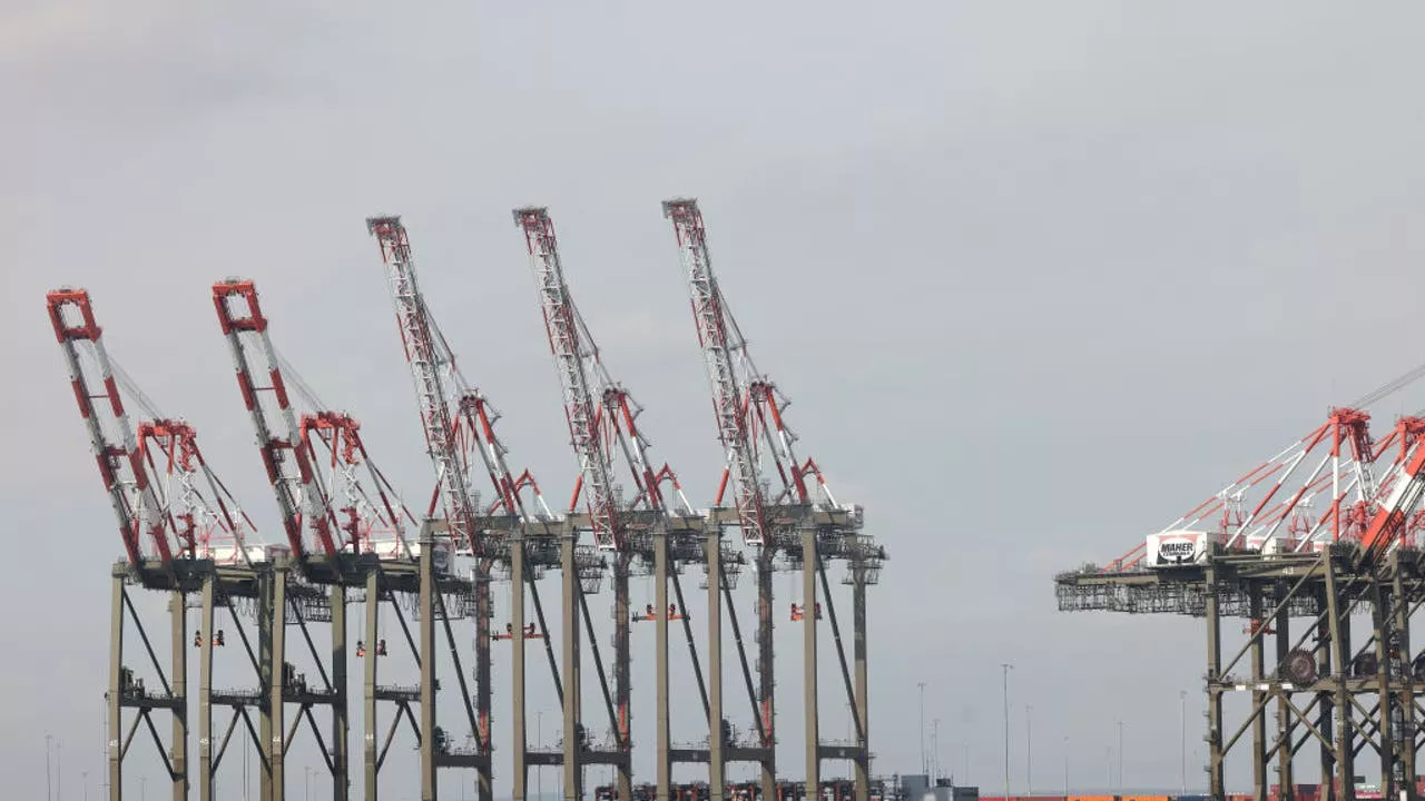 ILA and U.S. Maritime Alliance Reach Tentative Contract Agreement, Avert East Coast Port Strike