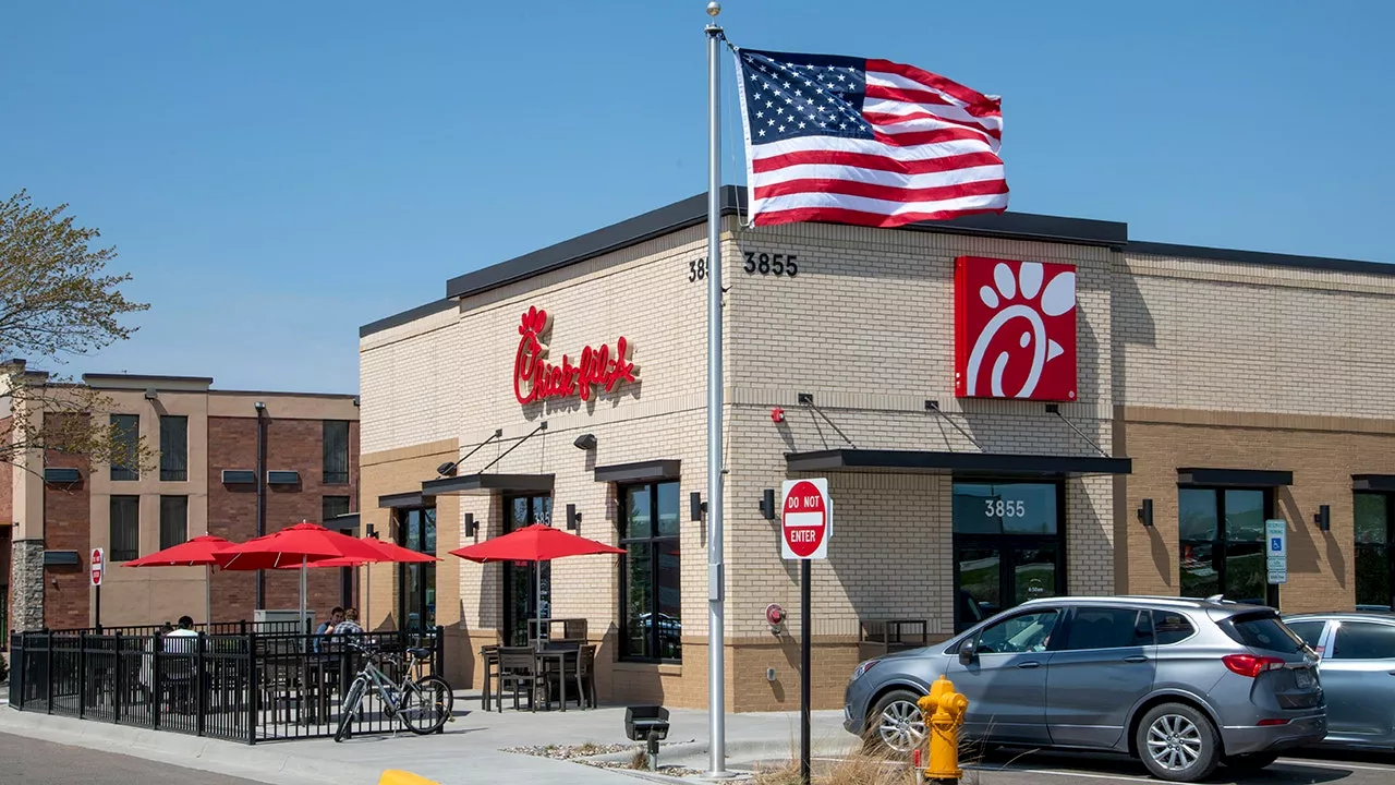 Chick-fil-A Automates Lemon Squeezing, Cuts 10,000 Hours of Work