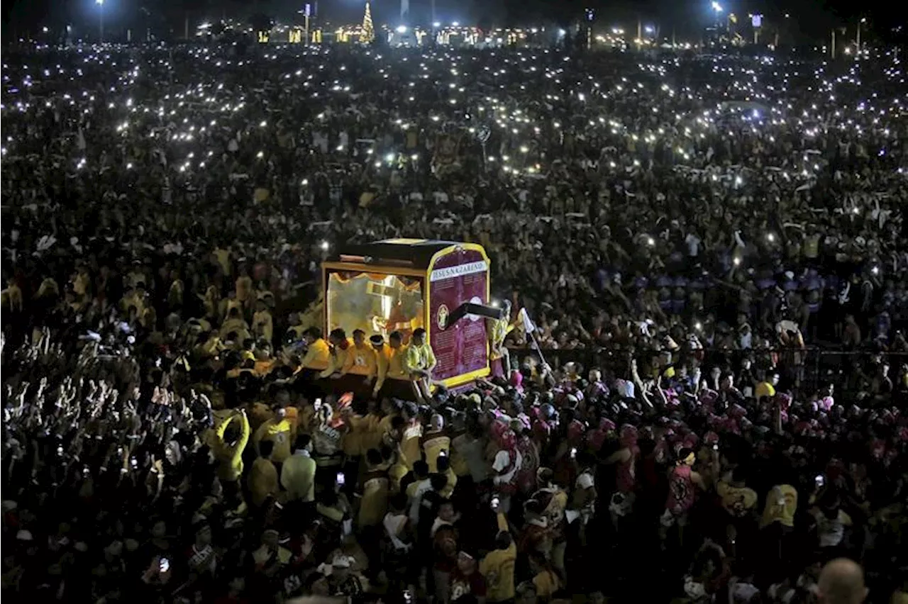 Thousands Watch as Nazareno Procession Begins in Manila