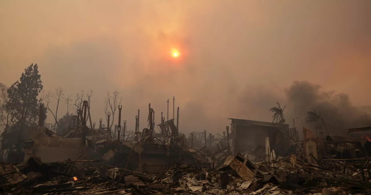 Los Angeles in pericolo per gli incendi: almeno 5 morti e migliaia di edifici distrutti