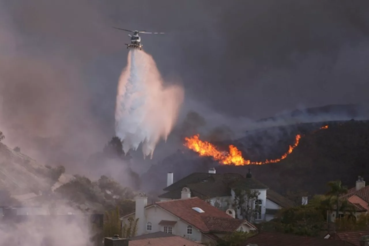 Incendio a Los Angeles: almeno cinque vittime e Hollywood evacuata