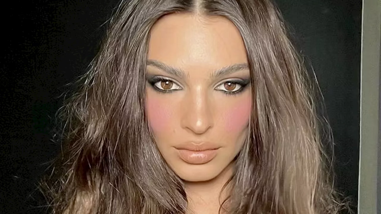 Tendenza Make Up 2025: Blush Rosa Fucsia e Viola