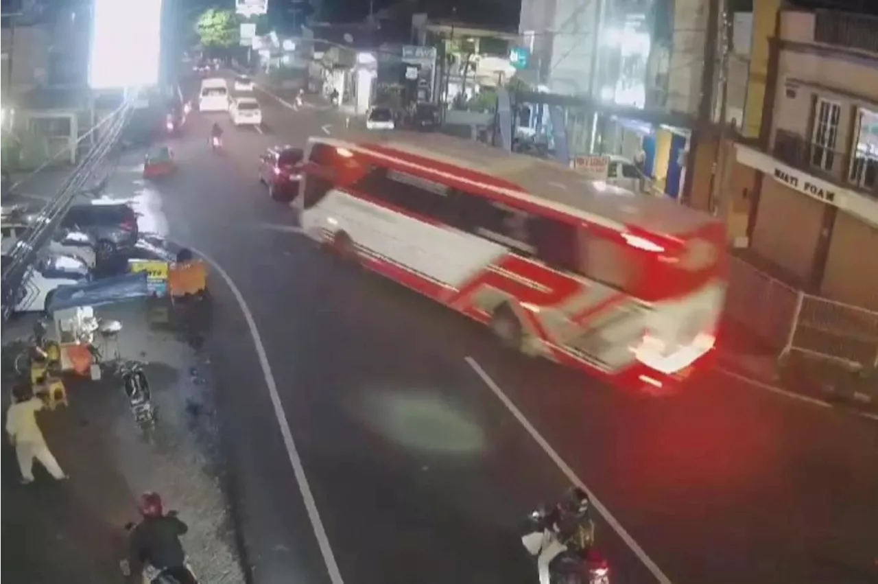 Bus Pariwisata dari Bali Menabrak 4 Mobil dan 2 Motor di Kota Batu, 4 Meninggal