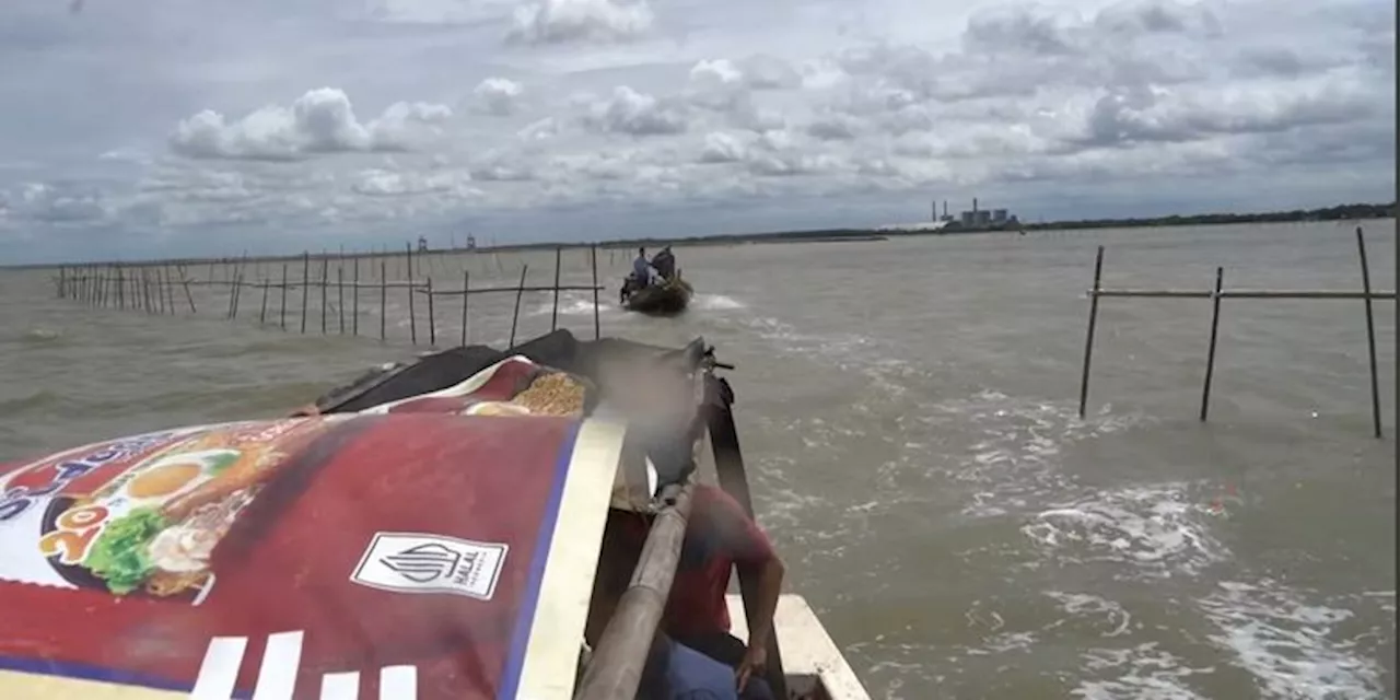 Pagar Bambu Misterius 30,16 Km di Laut Tangerang