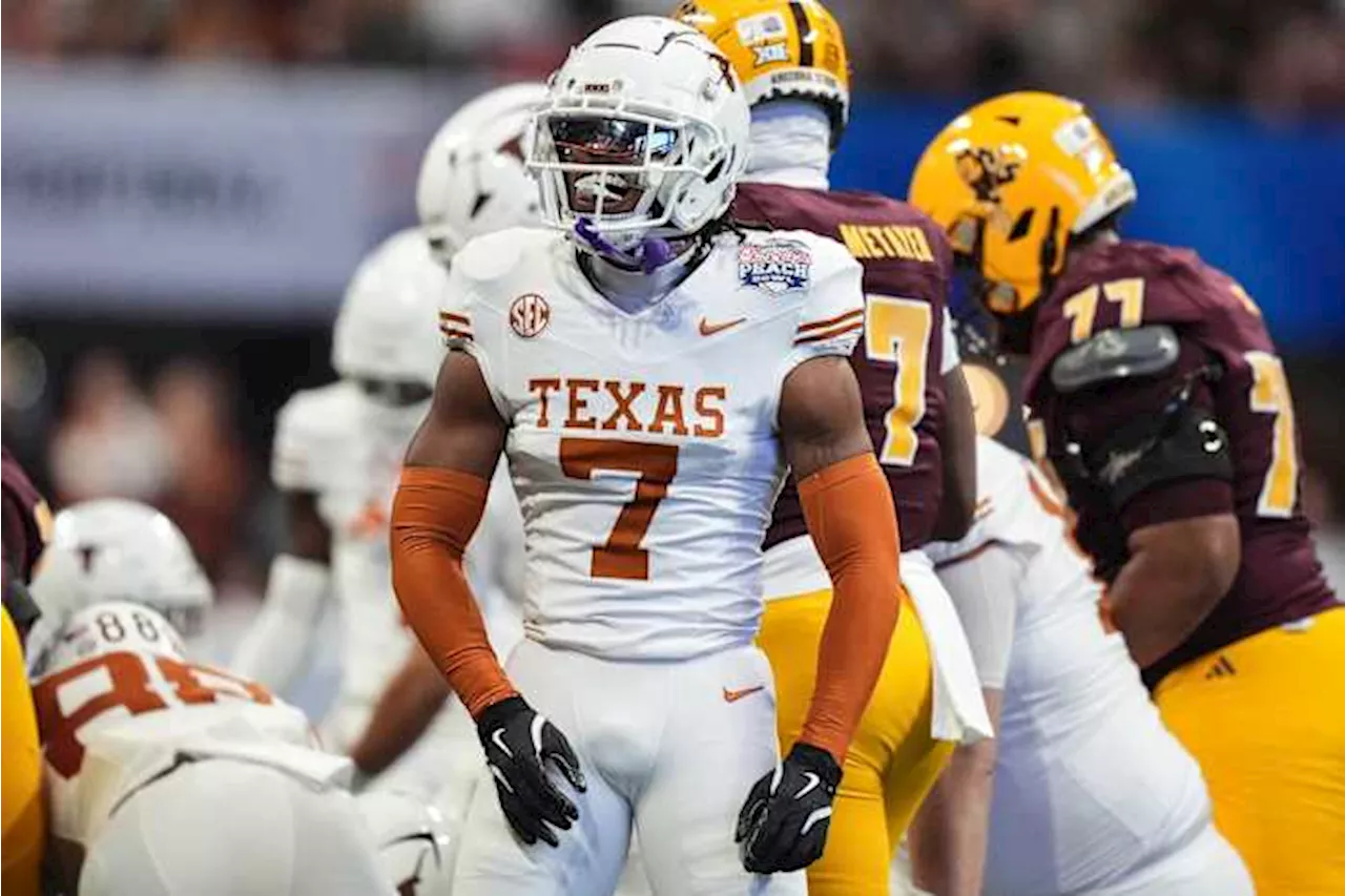 Texas and Ohio State arrive for CFP semifinal at Cotton Bowl ahead of a winter storm