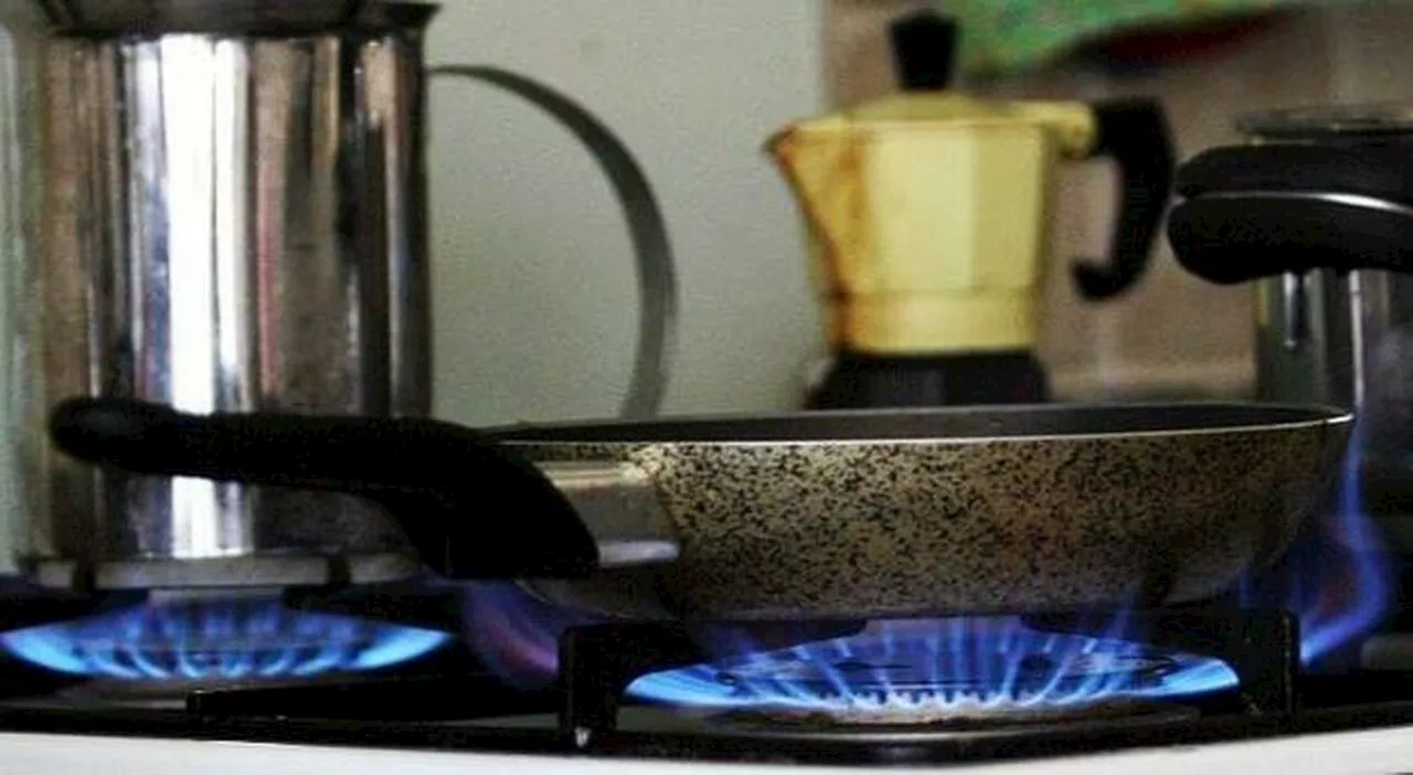 Stangata su luce e gas, nel 2025 bollette su del 10%: «Consumare di meno e limitare gli sprechi». Le riserve e