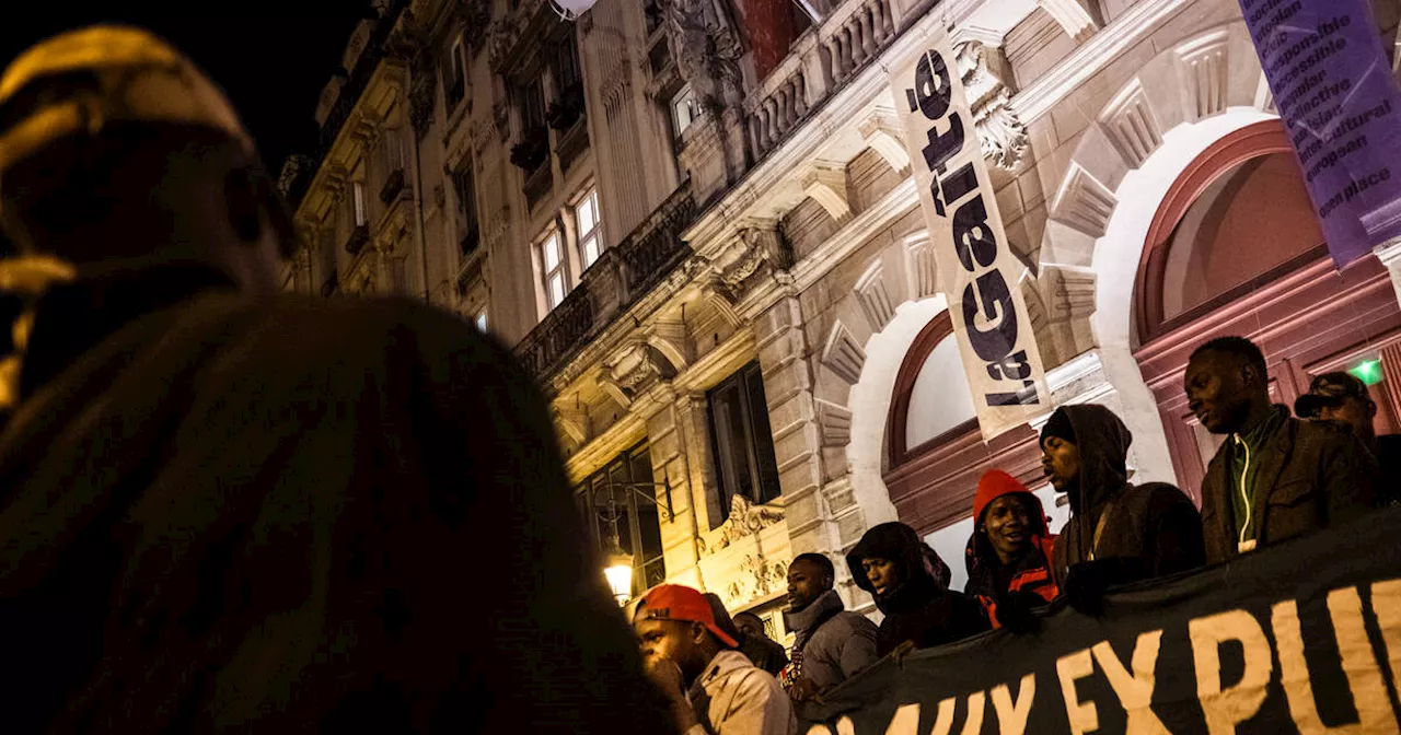 La situation s’enlise à la Gaîté lyrique à Paris, occupée par 300 jeunes exilés