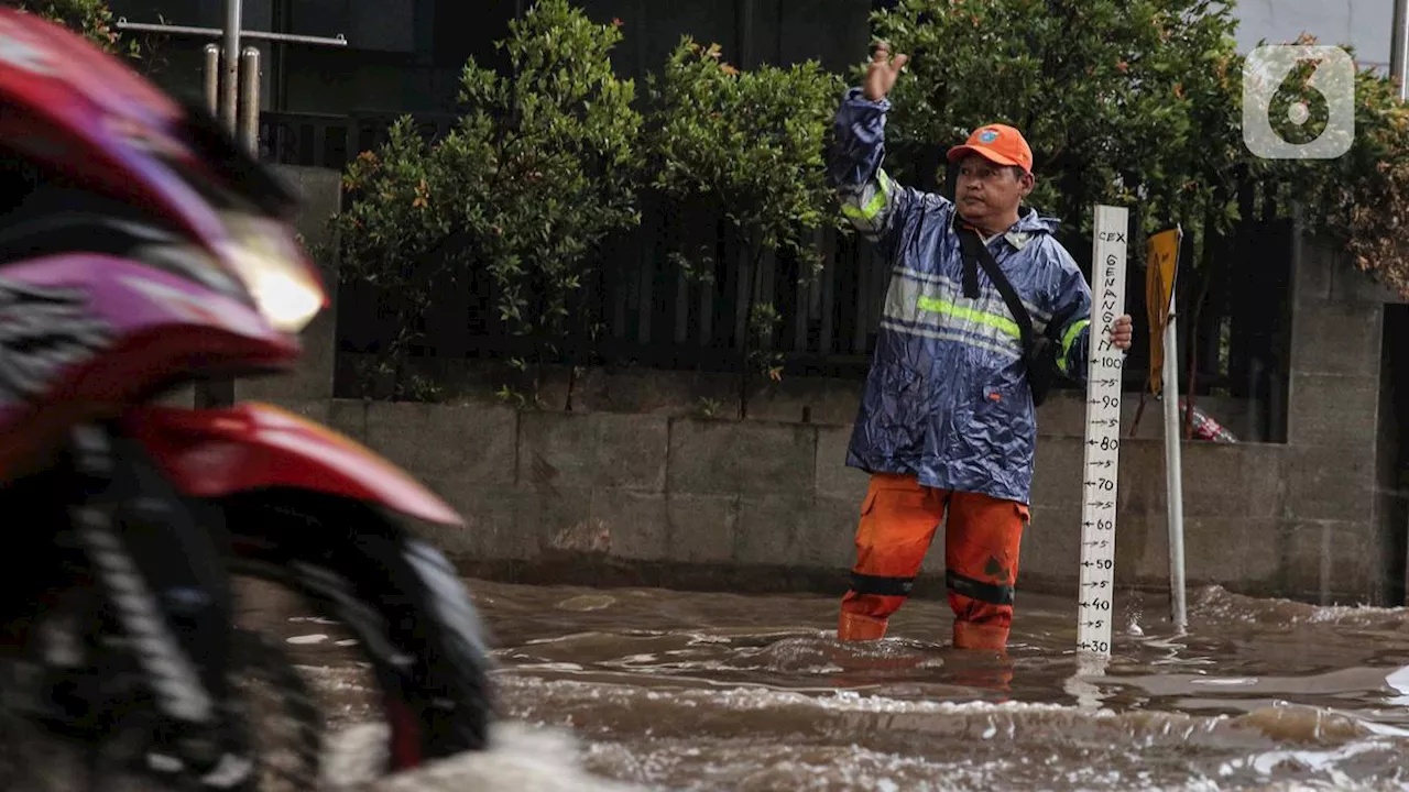 Genangan Jakarta Barat dan Timur Akibatkan 5 RT dan 3 Jalan Tergenang