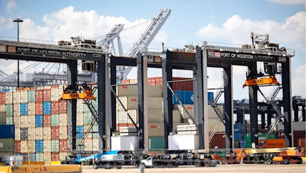 Longshoremen Reach Tentative Contract Agreement, Avert Potential Strike