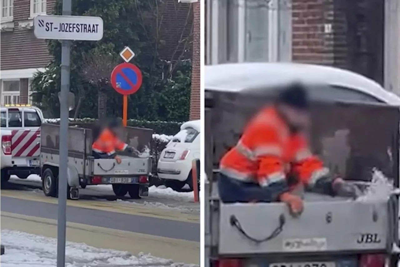 ”Een pluim voor originaliteit”: gemeentewerker strooit zout vanuit een aanhangwagen