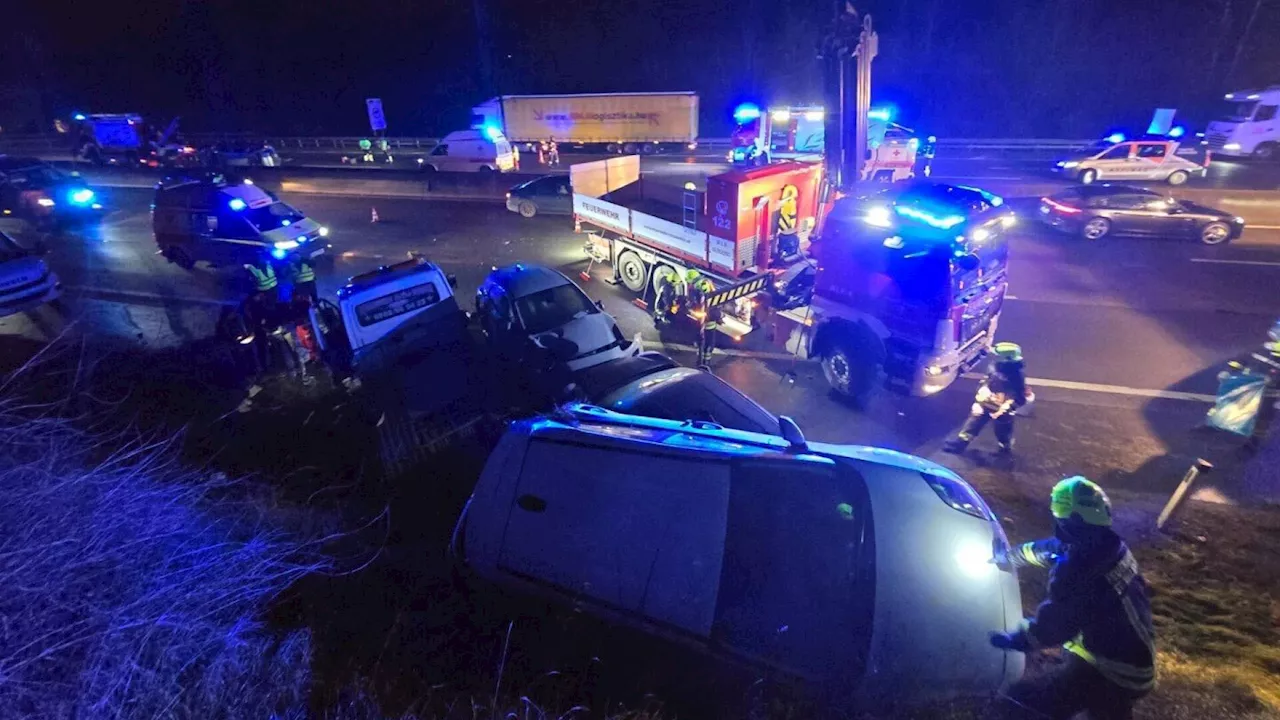 Unfall auf A1 bei St. Valentin: Aufwendige Bergung von 6 Fahrzeugen