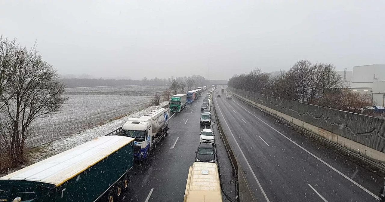 A30 zwischen Bruchmühlen und Bünde nach schwerem Unfall stundenlang gesperrt