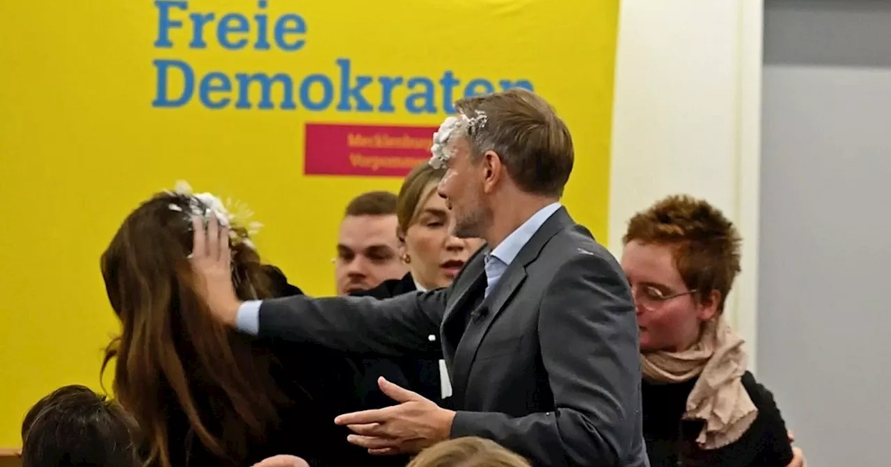 Lindner bei Wahlkampfauftritt mit Schaumtorte beworfen