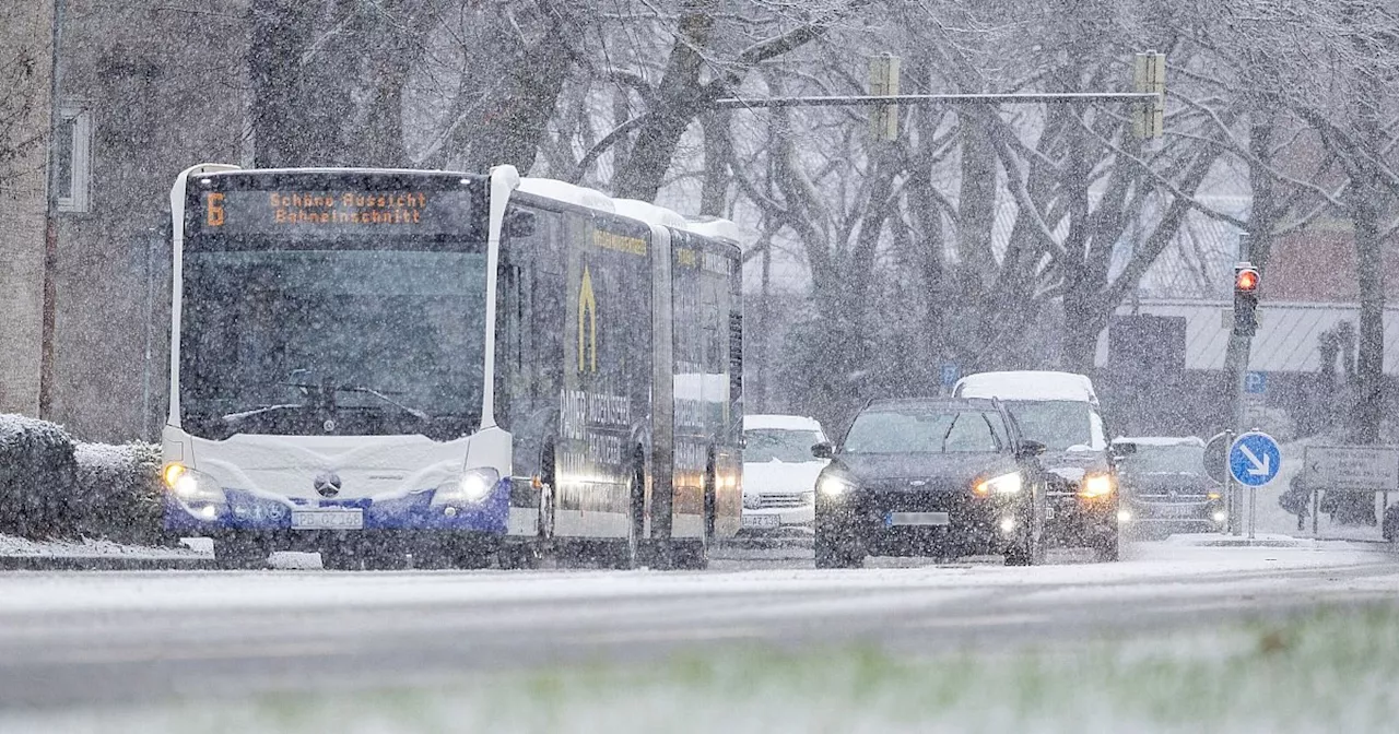 Schnee im Kreis Paderborn: Verkehrschaos und Unfälle