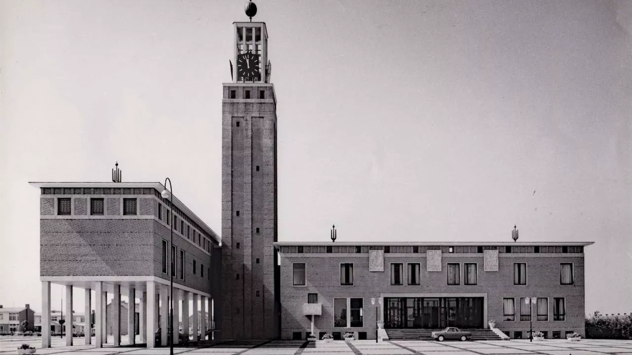 Monumentale Deel Gemeentehuis Rijen Wordt Appartementscomplex