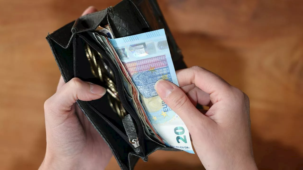 Politieambtenaar gestolen geld uit gevonden portemonnee