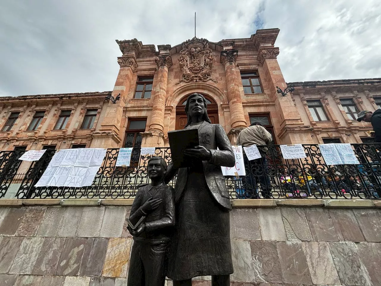 Estudiantes de la Normal de Guanajuato Denuncian Abusos y Exigen Destituciones