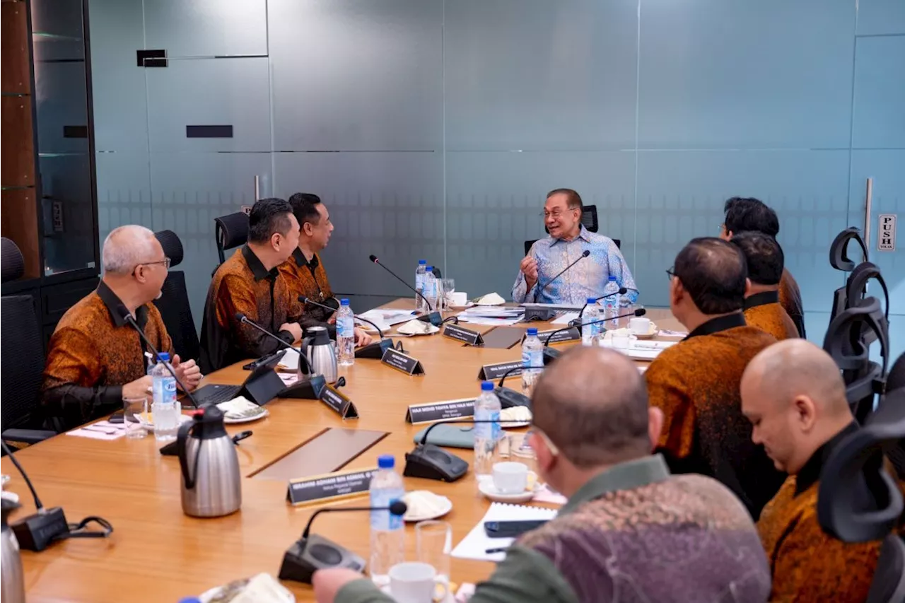 Anwar, Malaysian Islamic Chamber of Commerce discuss incorporating Waqf concept