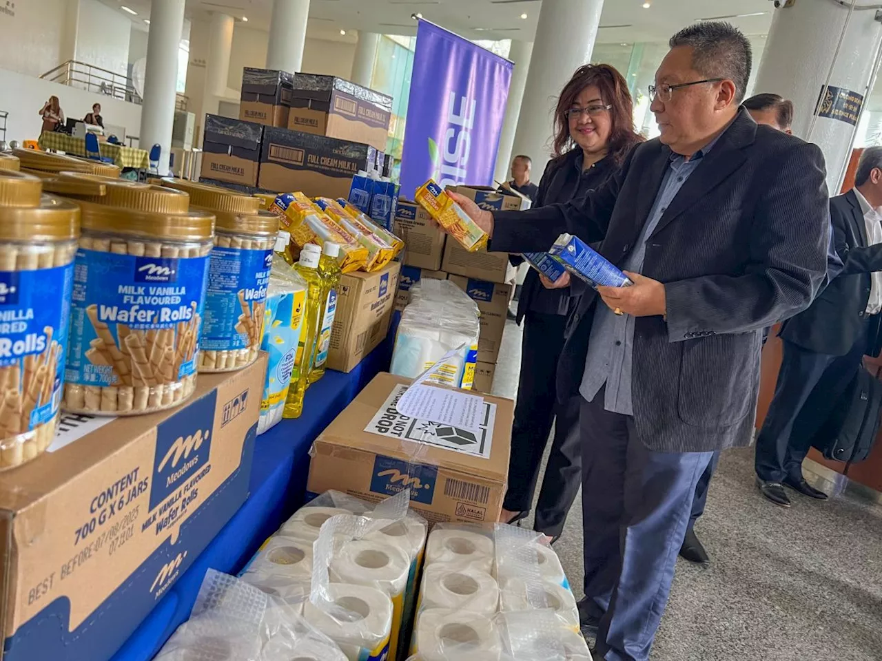 Kuching South to Give Essential Items to 500 Low-Income Families for Chinese New Year