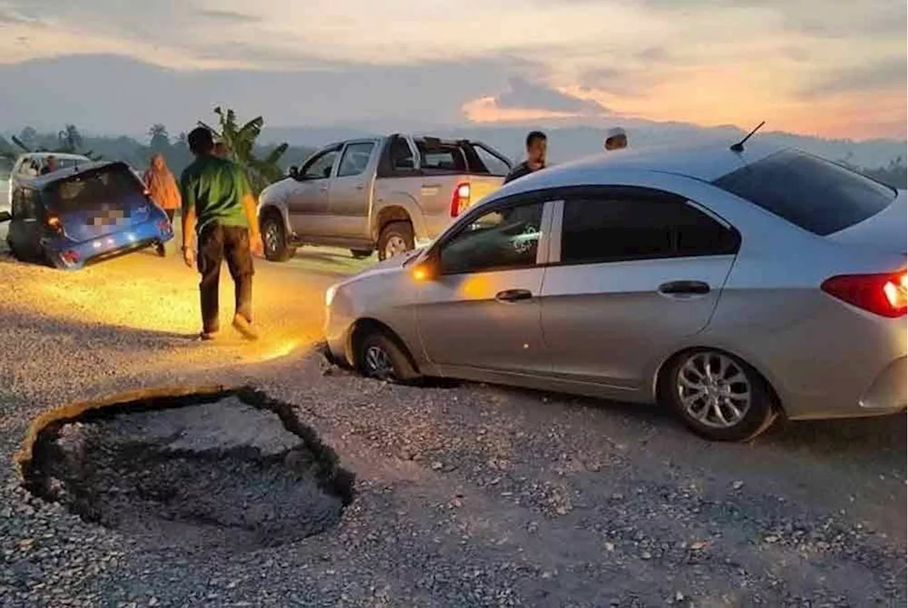 Sinkholes Trap Vehicles in Changlun, Kedah