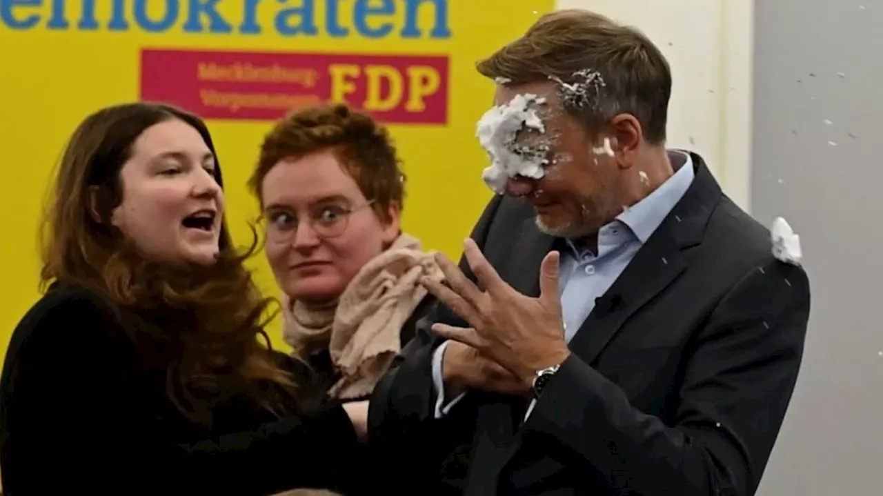 Christian Lindner bei Wahlkampfauftritt mit Schaumtorte beworfen