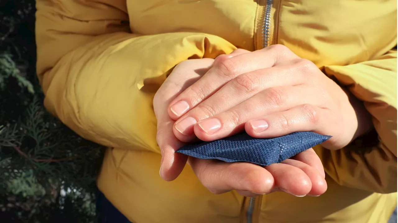 Gegen kalte Hände im Winter: Diese Taschenwärmer heizen die Finger auf