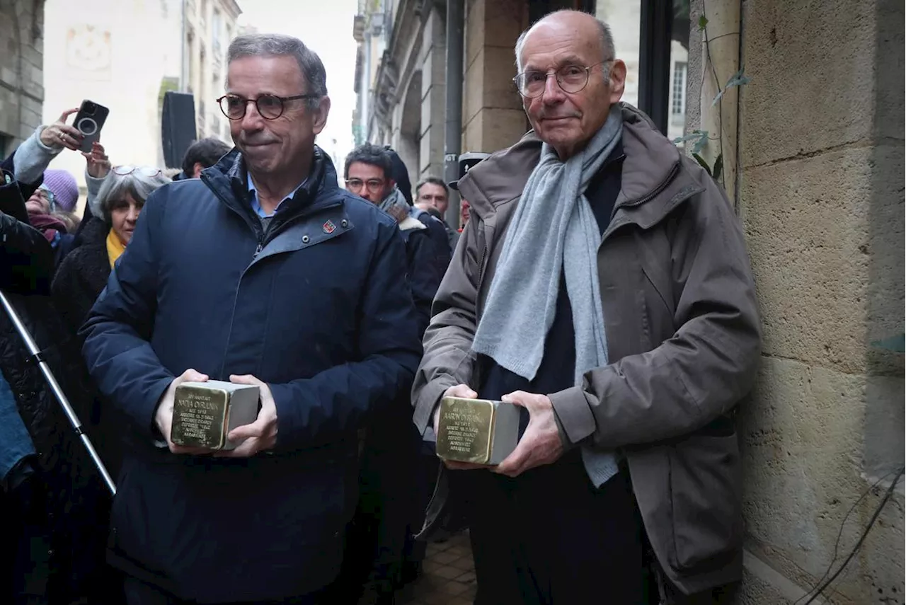 Vidéo. Rafle du 10 janvier 1944 à Bordeaux. Boris Cyrulnik pose deux « pavés de la mémoire » : « Merci aux jeunes d’être venus à l’enterrement de mes parents »