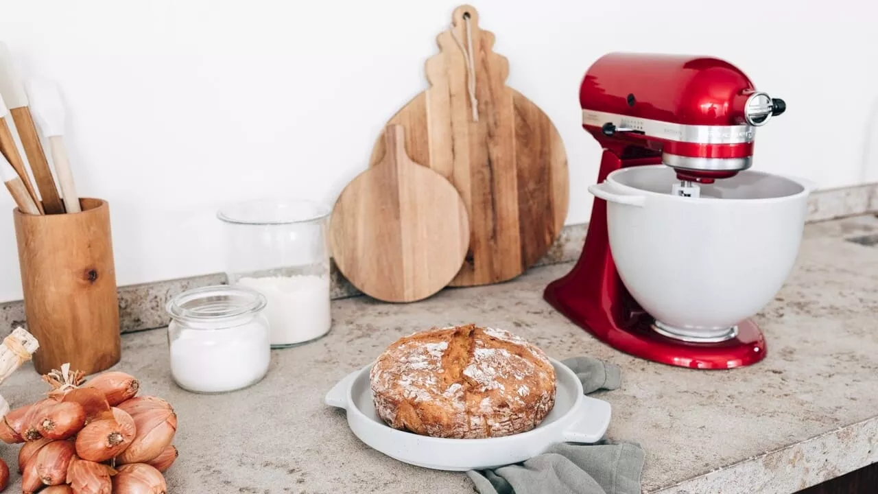 KitchenAid celebra la Giornata Mondiale della Pizza con Planetaria Artisan e Ciotola per Pane