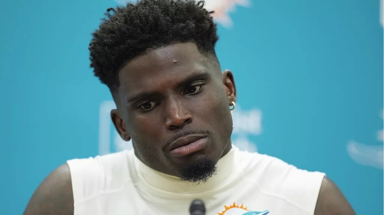 Dolphins' Hill played 2025 season with broken wrist, per agent Rosenhaus