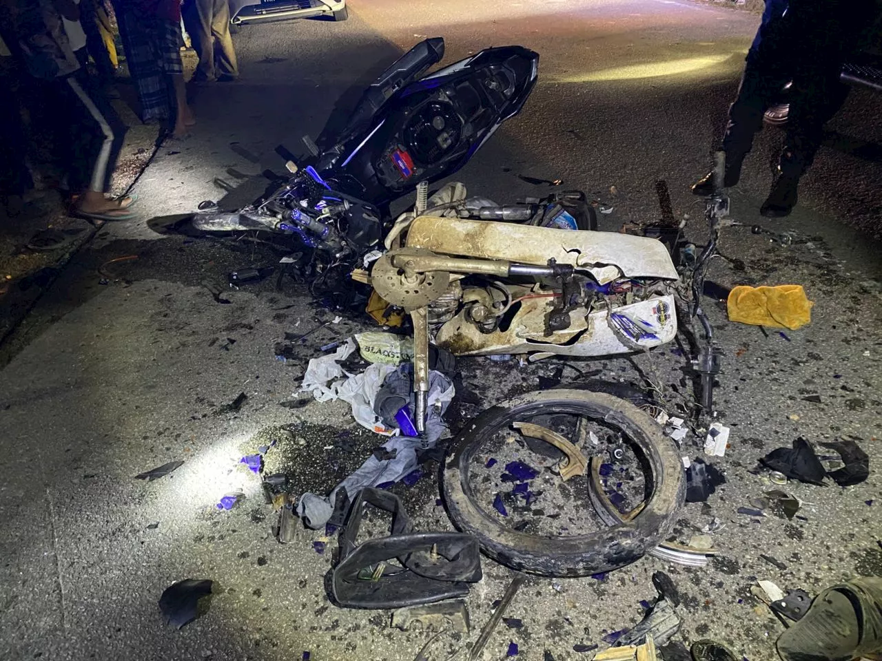 Dua maut motosikal bertembung di Tanah Merah