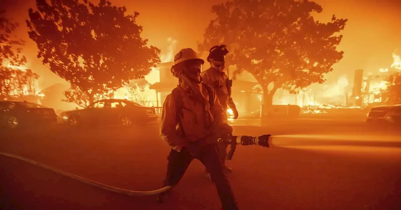 Los Vientos de Santa Ana Agitan Los Incendios en Los Ángeles