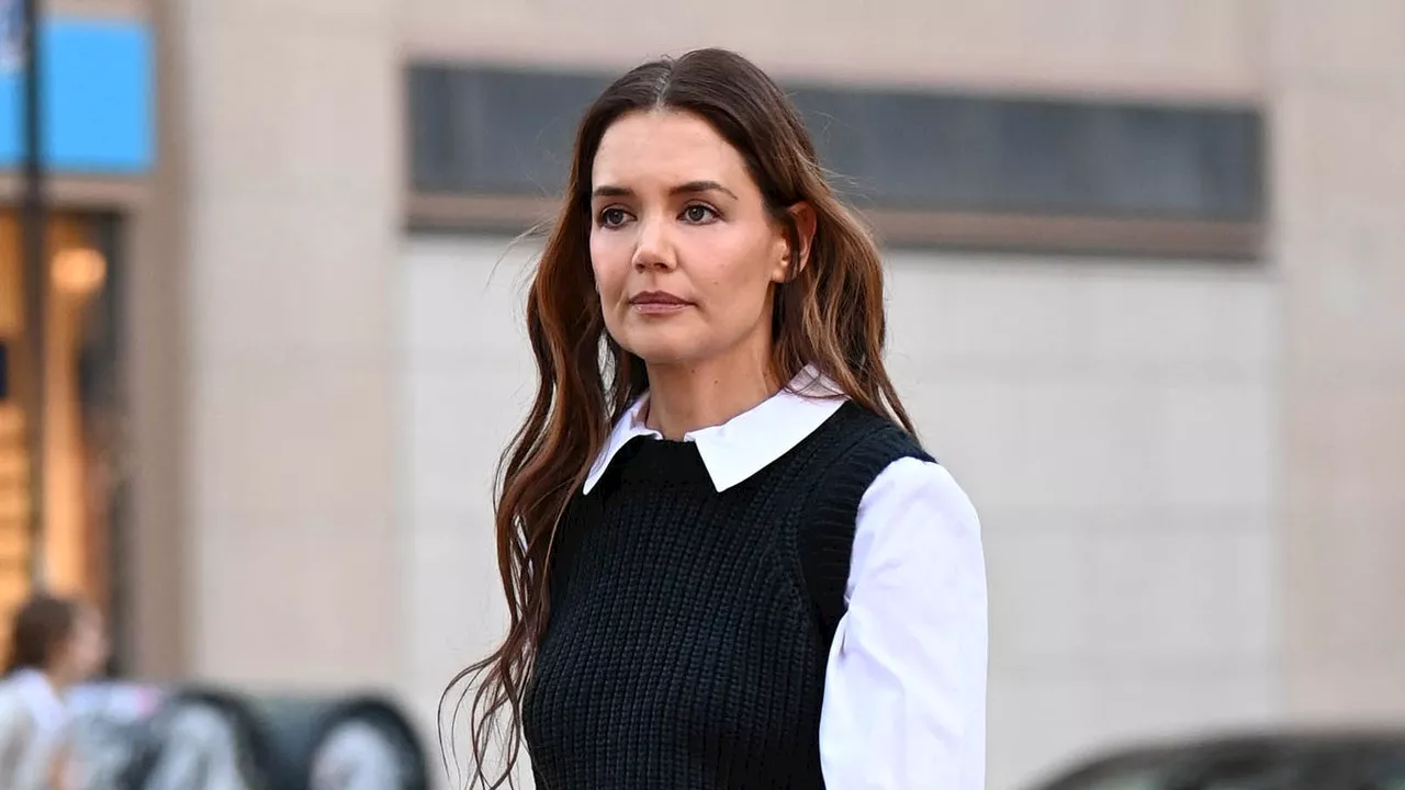 Katie Holmes: Schuhtrend mit Socken für Frühjahr/Sommer 2025