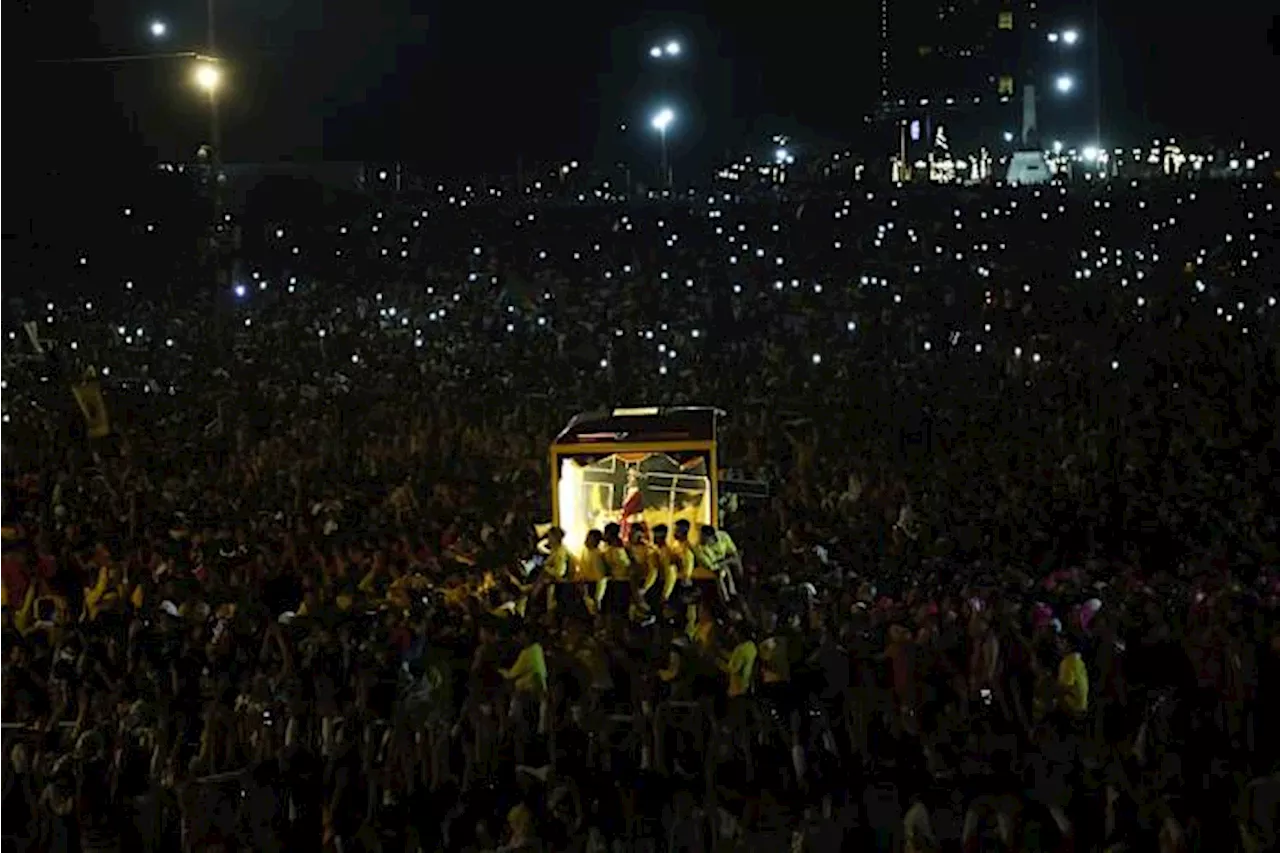 Hundreds of Thousands Join Philippines' 'Jesus Nazareno' Procession